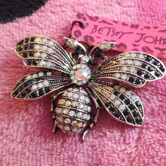 Bug Brooch - Picture 3 of 8